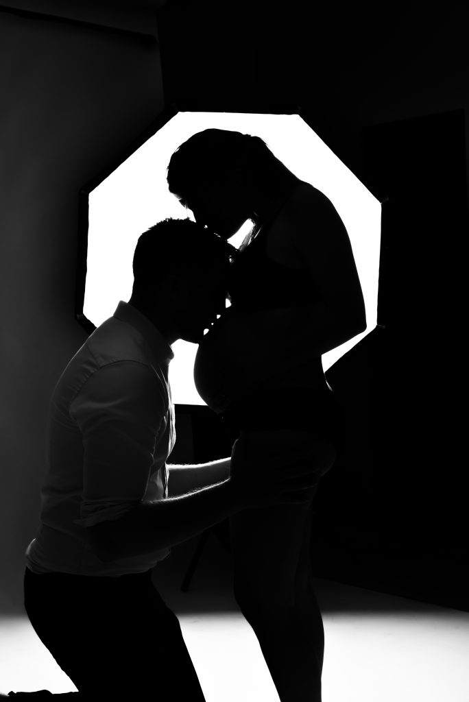 contrejour studio couple grossesse