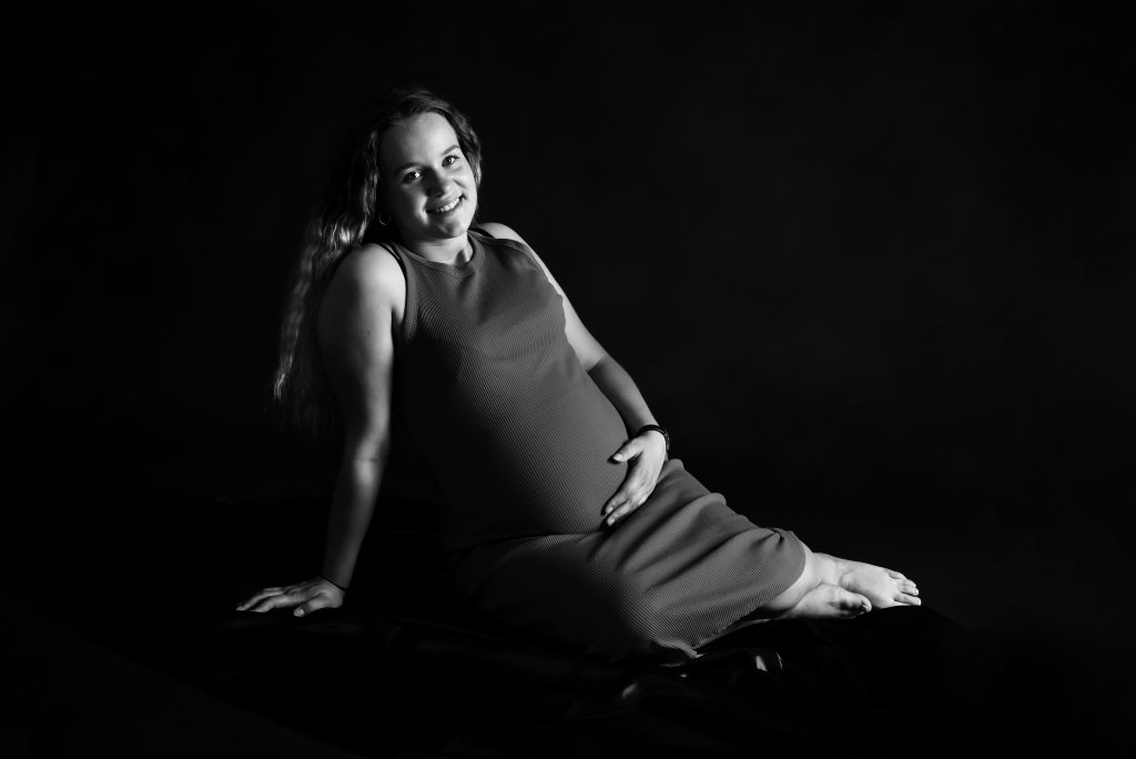 photo femme enceinte noir et blanc