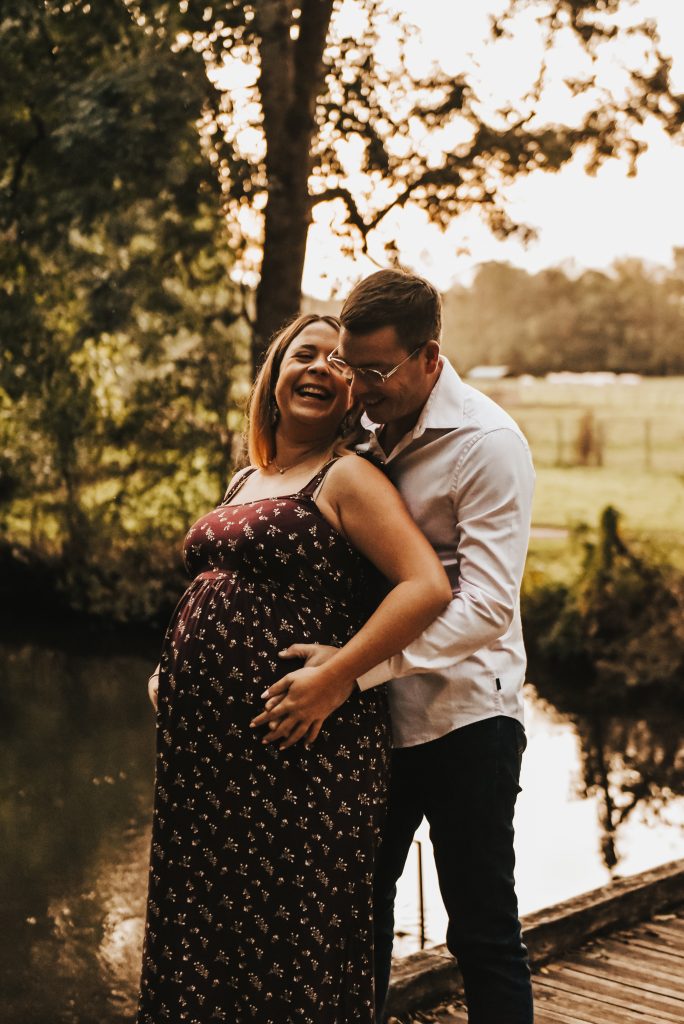 grossesse couple extérieur