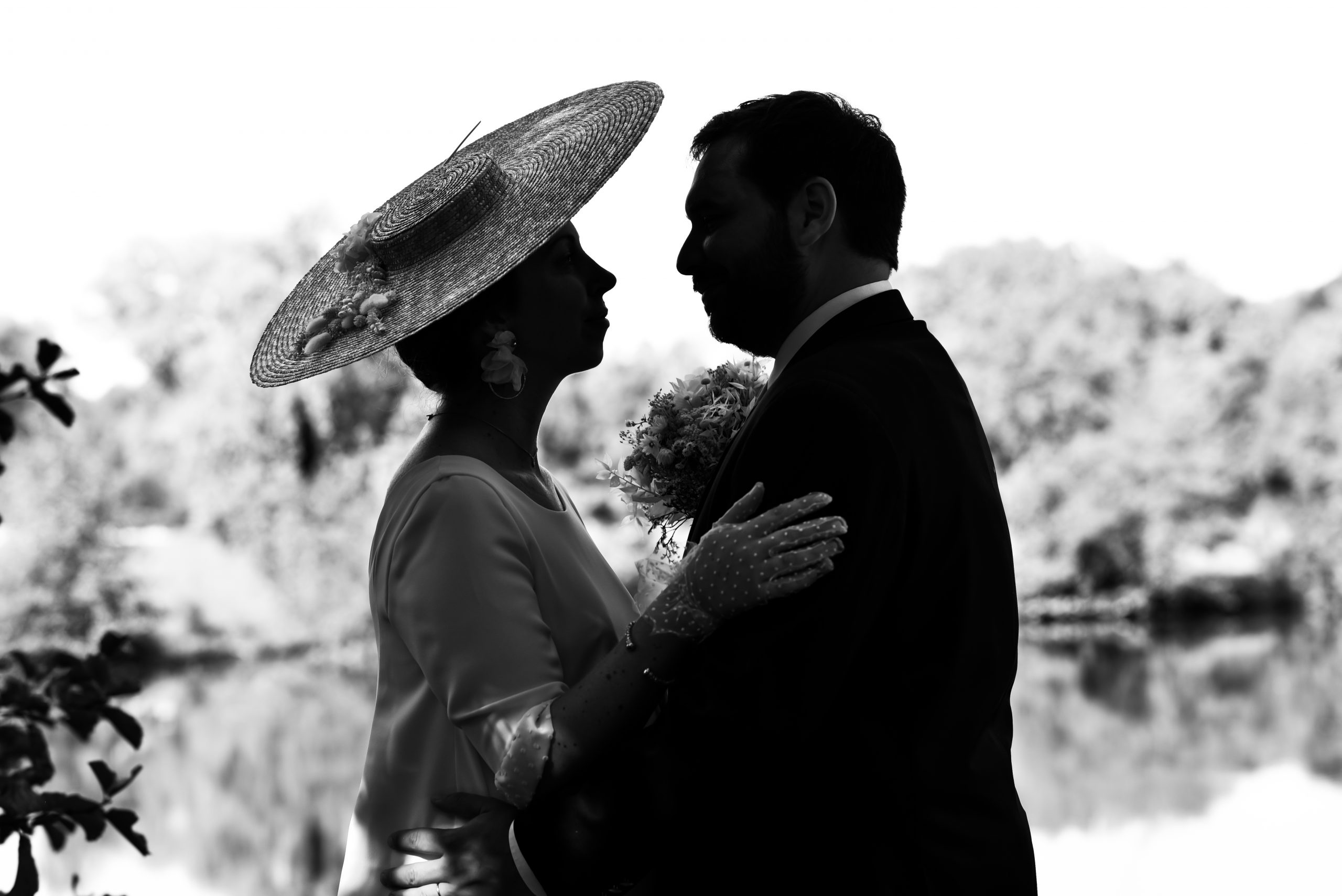 mariés couple contrejour