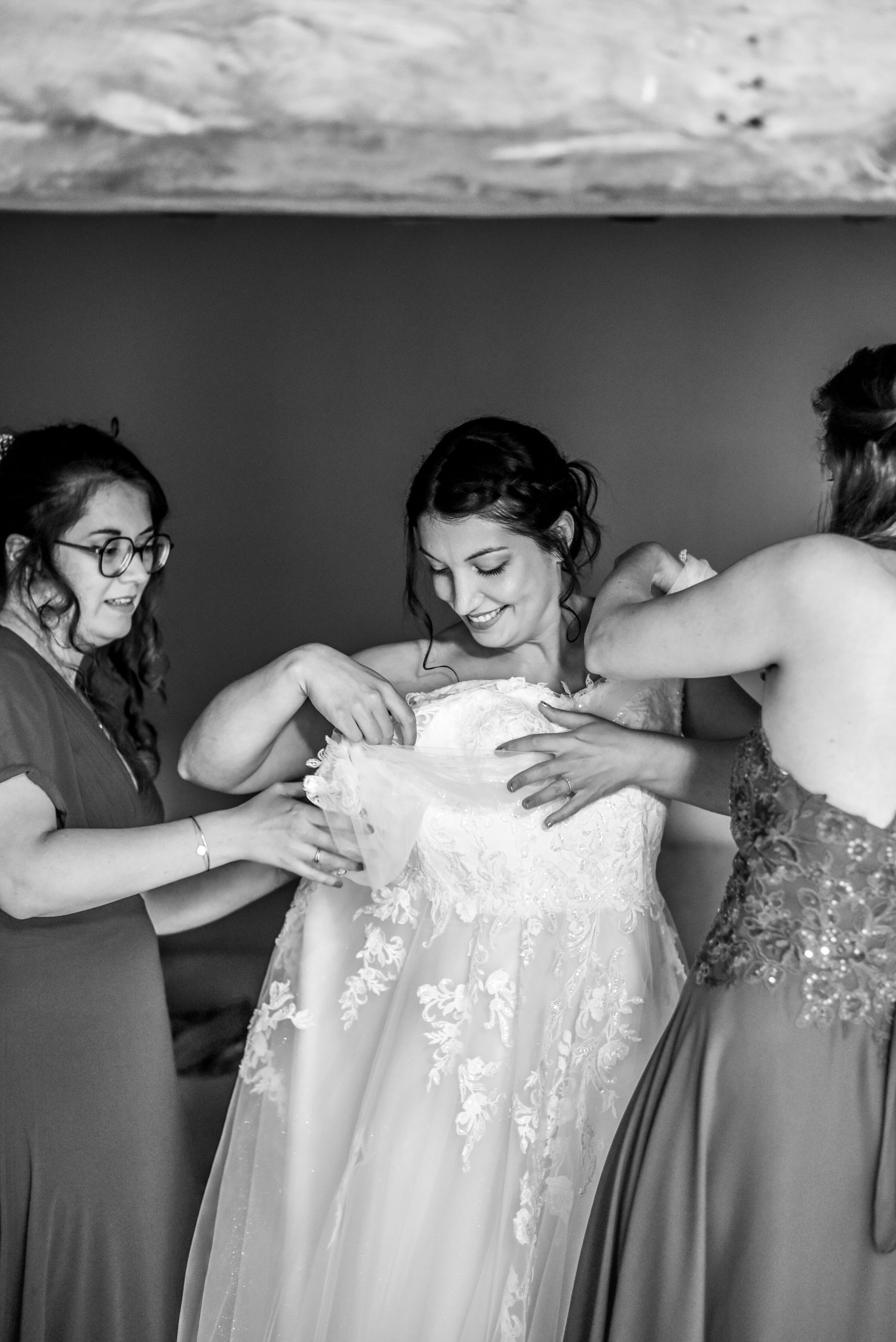 la mariée s'habille